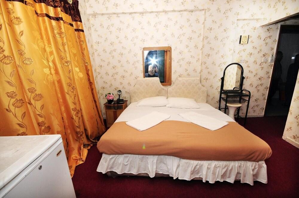 Al Qaid Hotel Dubai Bagian luar foto